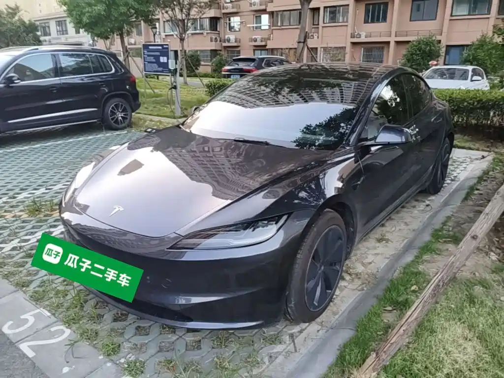 Tesla Model 3 — миниатюра 2