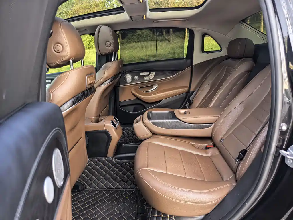 Mercedes-Benz E-Class — миниатюра 4