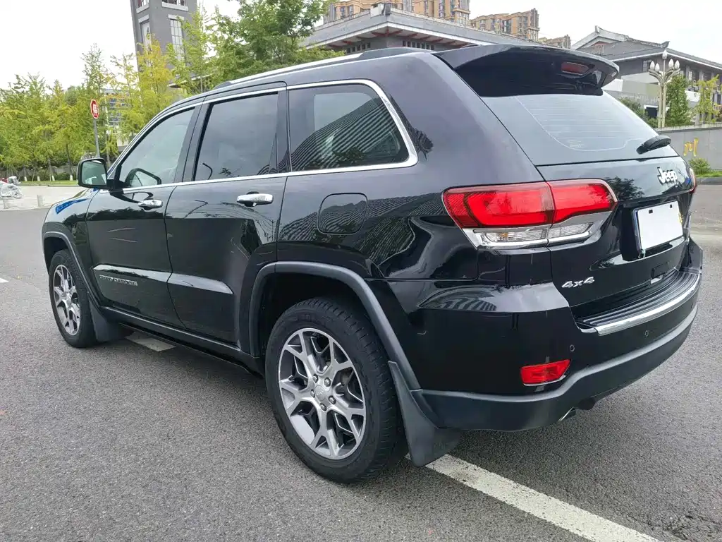Jeep Grand Cherokee (Import) — миниатюра 6