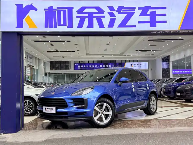 PORSCHE MACAN