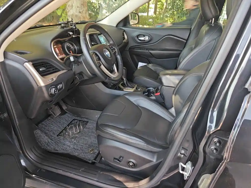 Jeep Cherokee — миниатюра 15