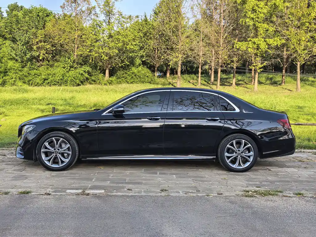 Mercedes-Benz E-Class — миниатюра 9