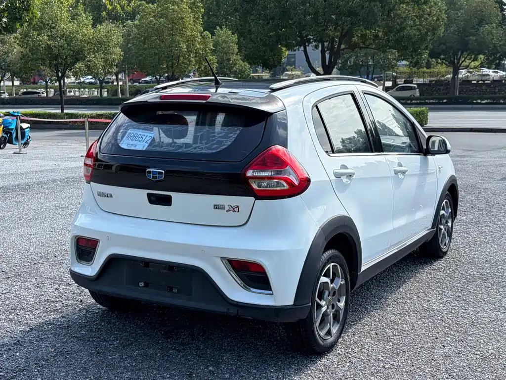 Geely Vision X1 — миниатюра 9