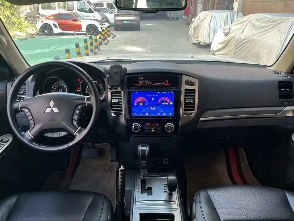 Mitsubishi Pajero (Import) — миниатюра 5