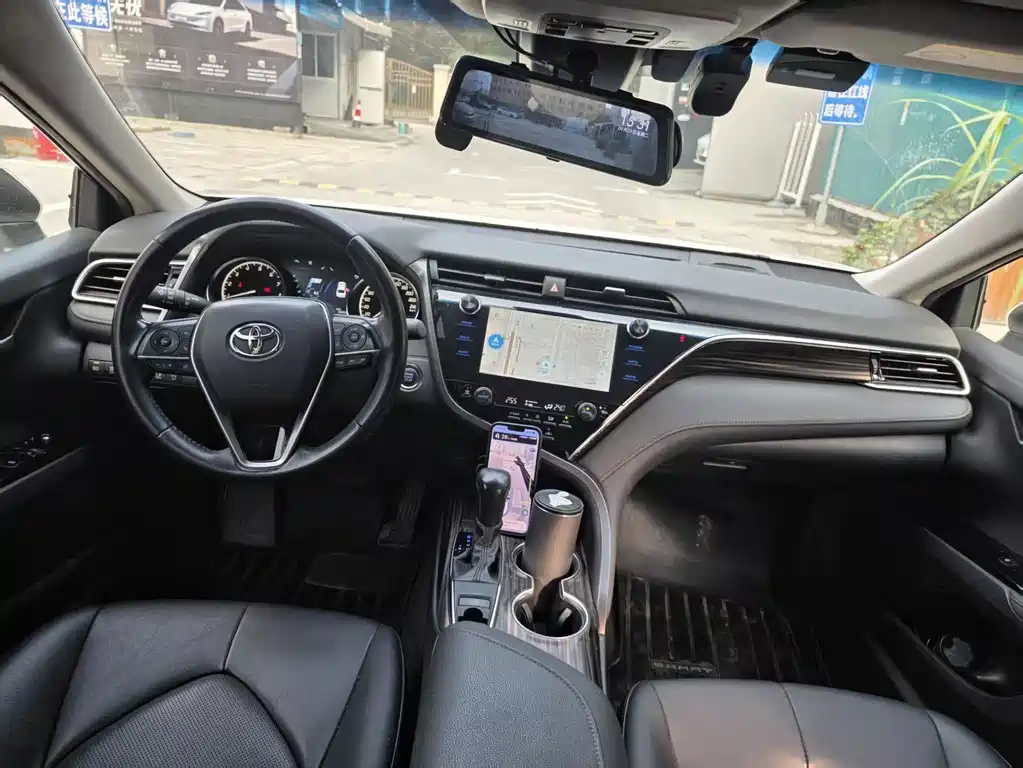 Toyota Camry — миниатюра 8