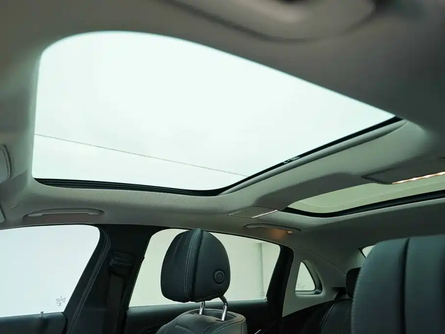 Mercedes-Benz E-Class — миниатюра 10