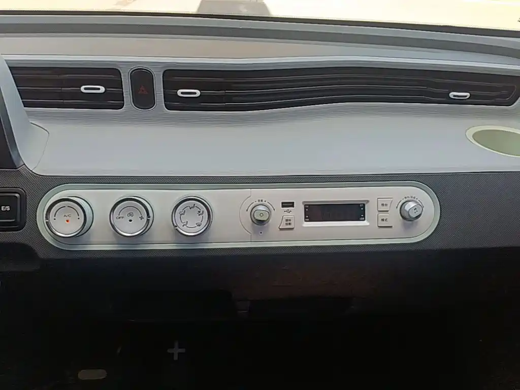 Wuling MINIEV — миниатюра 13