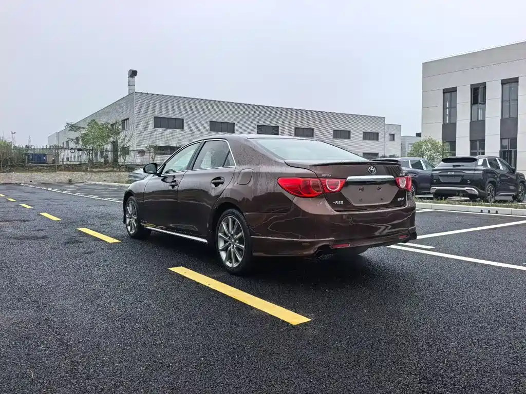 Toyota Reiz — миниатюра 7