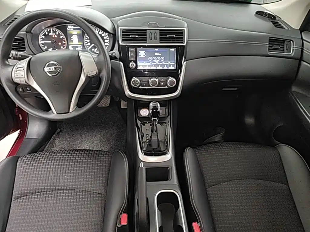Nissan Tiida — миниатюра 13