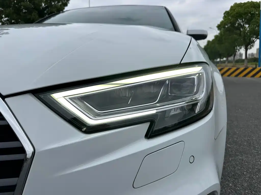 Audi A3 2019 Limousine 35 TFSI Fashion VI