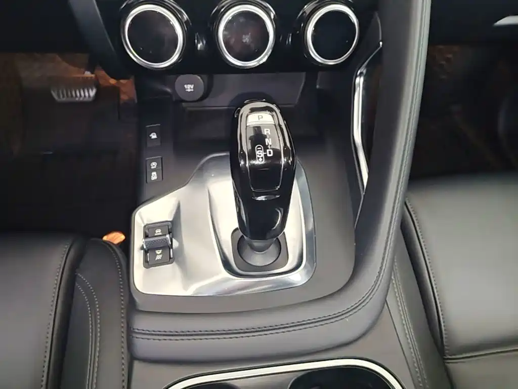 Jaguar E-PACE — миниатюра 14