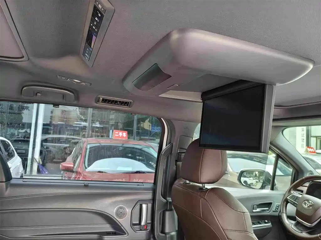 Toyota Sienna — миниатюра 7