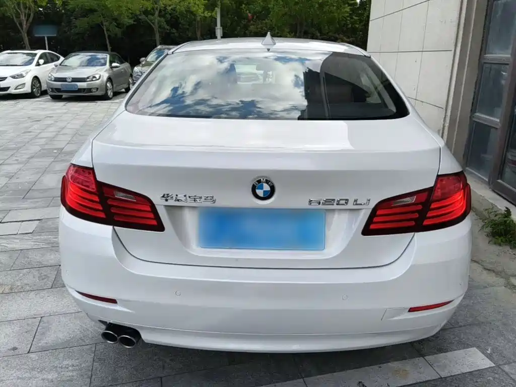 BMW 5 Series — миниатюра 6