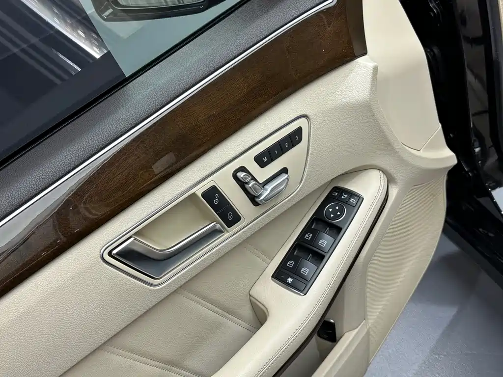 Mercedes-Benz E-Class — миниатюра 8