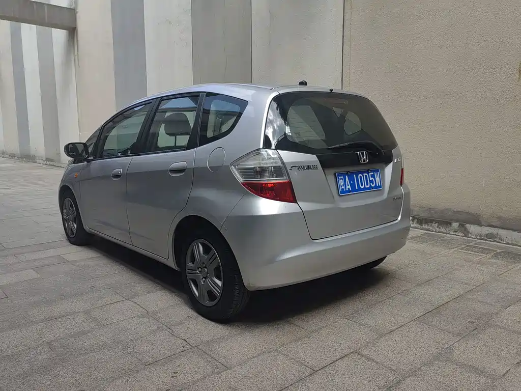 Honda Fit — миниатюра 8