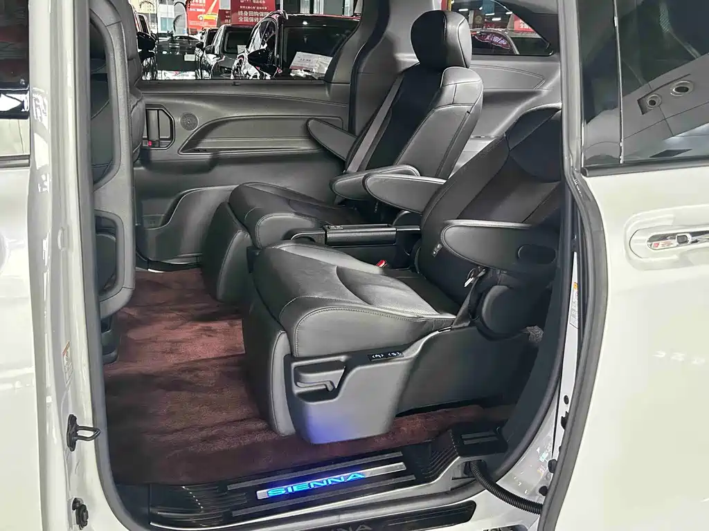 Toyota Sienna — миниатюра 15