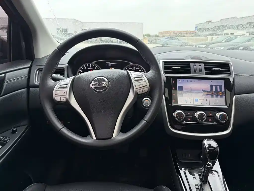 Nissan Tiida — миниатюра 10