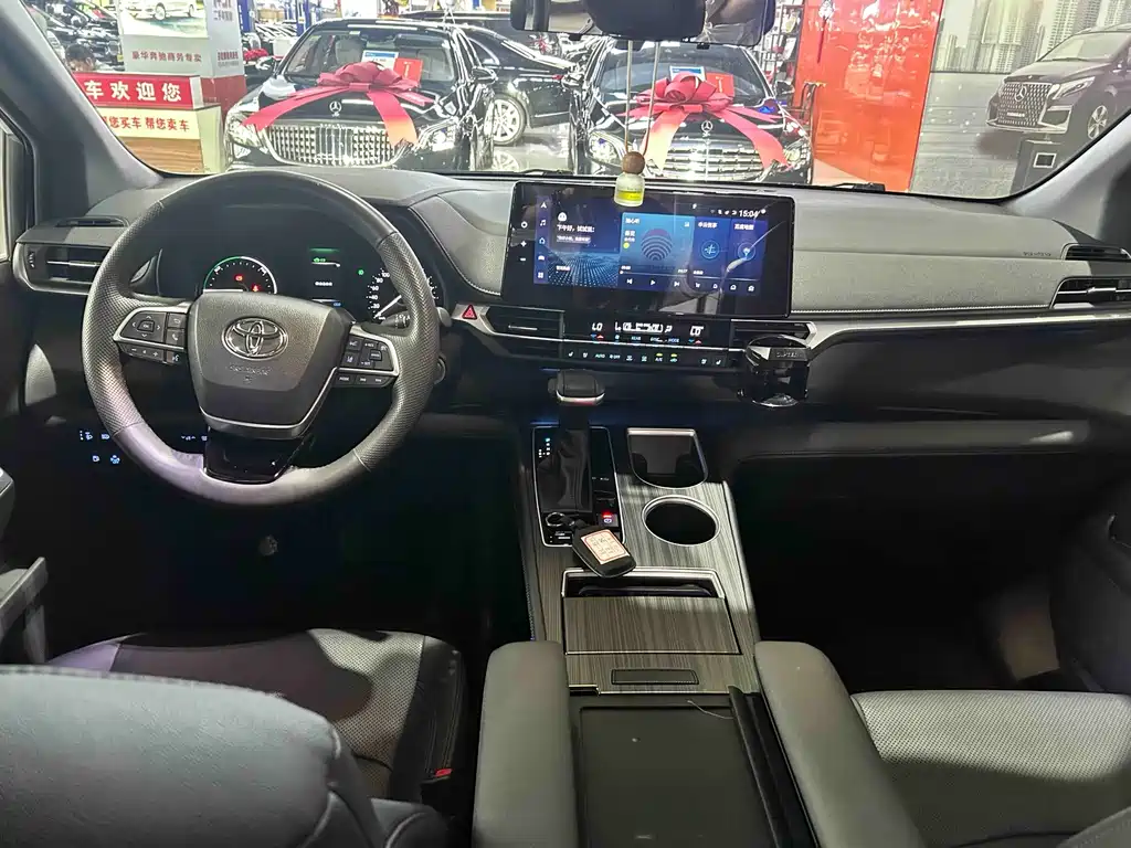 Toyota Sienna — миниатюра 17