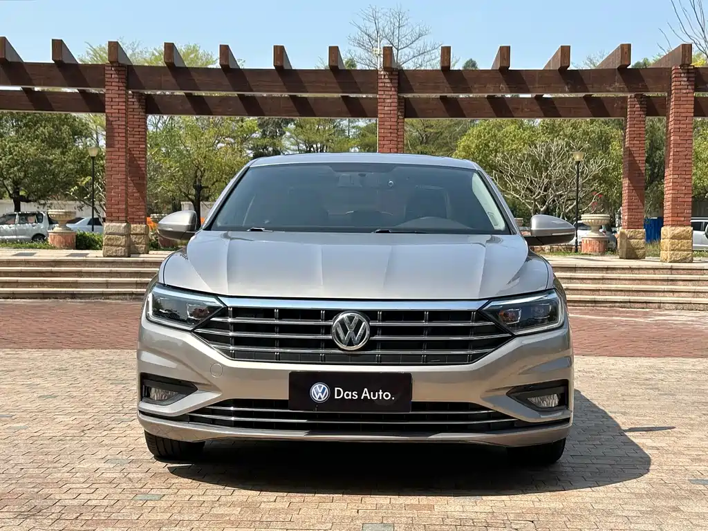 Купить Volkswagen Sagitar