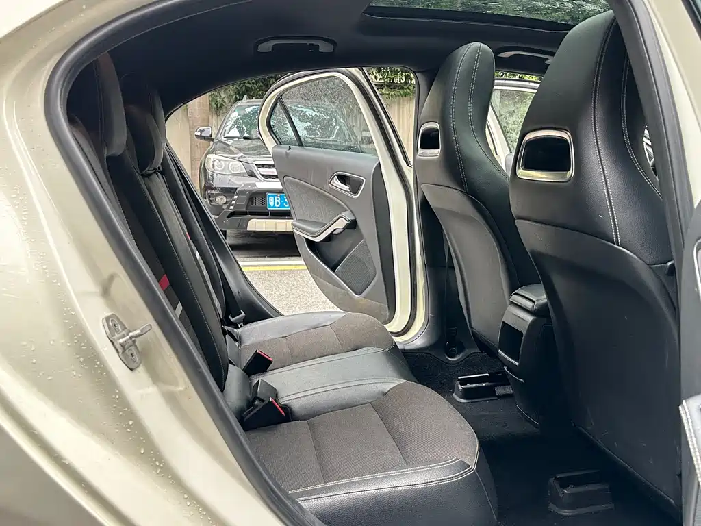 Mercedes-Benz A-Class (Import) — миниатюра 11