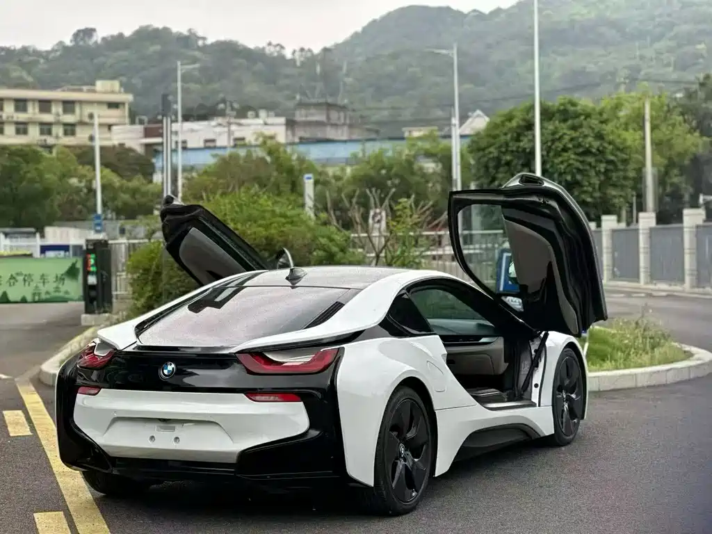 BMW i8