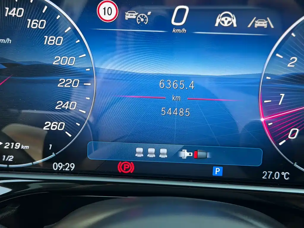 Mercedes-Benz E-Class — миниатюра 10