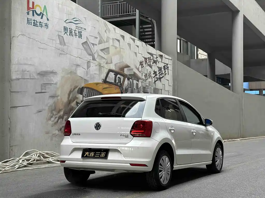 VOLKSWAGEN POLO