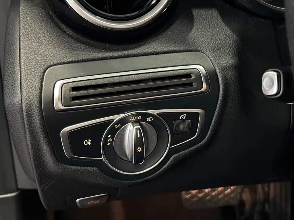 Mercedes-Benz C-Class — миниатюра 10