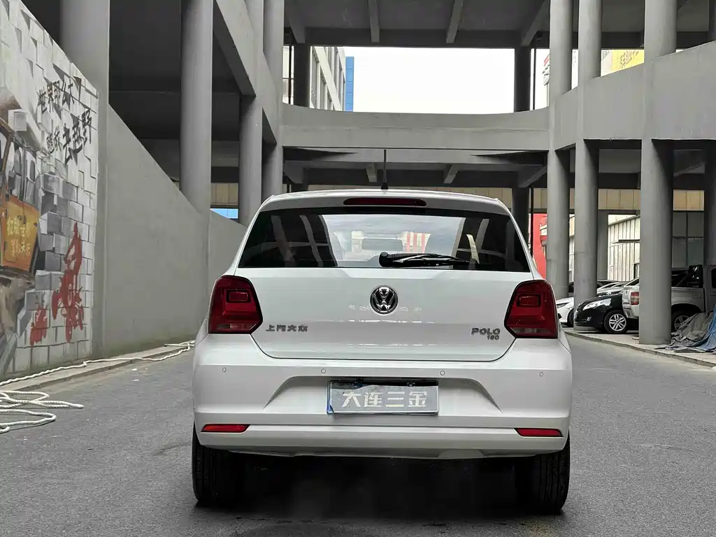 VOLKSWAGEN POLO