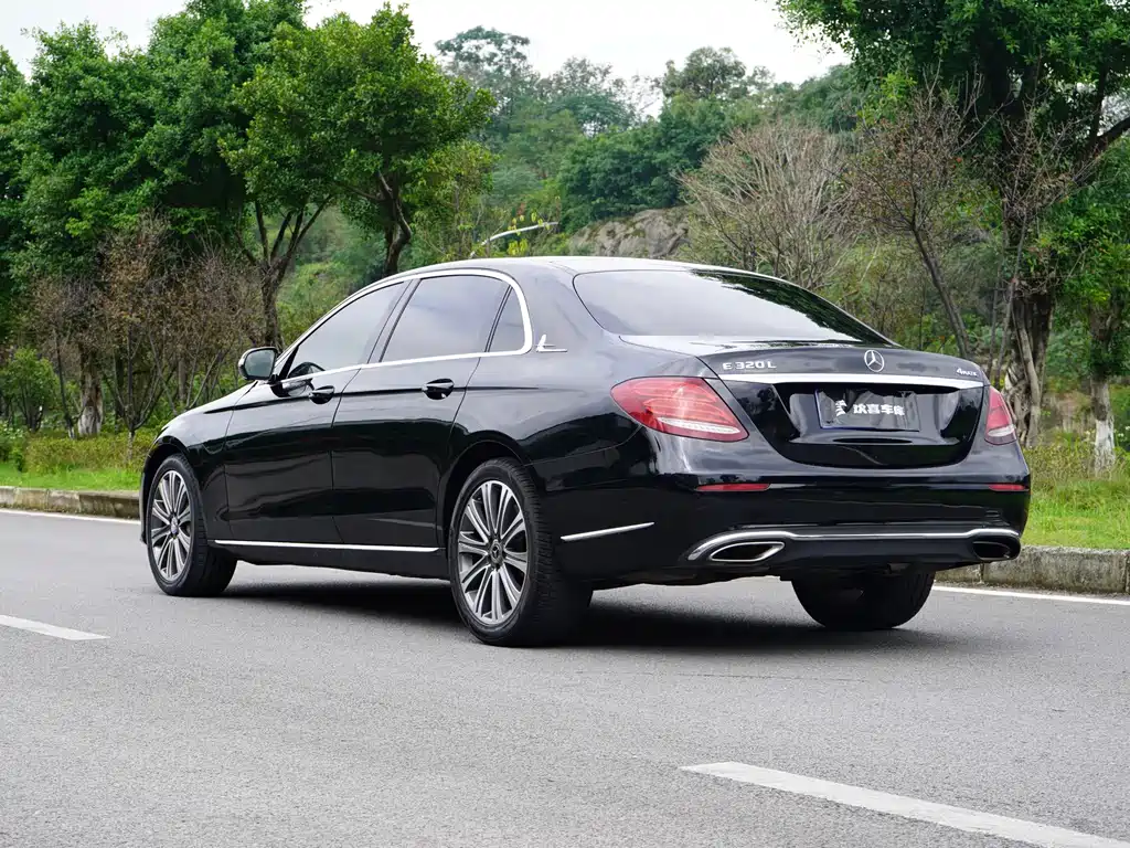 Mercedes-Benz E-Class — миниатюра 4