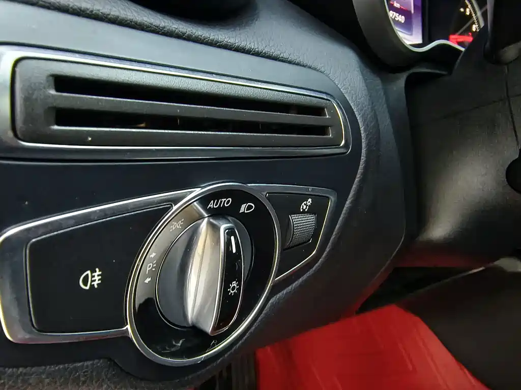 Mercedes-Benz C-Class — миниатюра 16