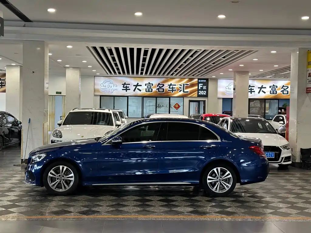 Mercedes-Benz C-Class — миниатюра 4