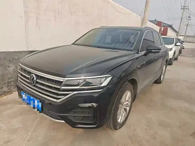 VOLKSWAGEN TOUAREG
