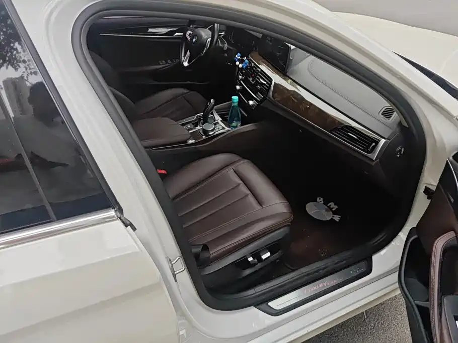 BMW 5 Series — миниатюра 8