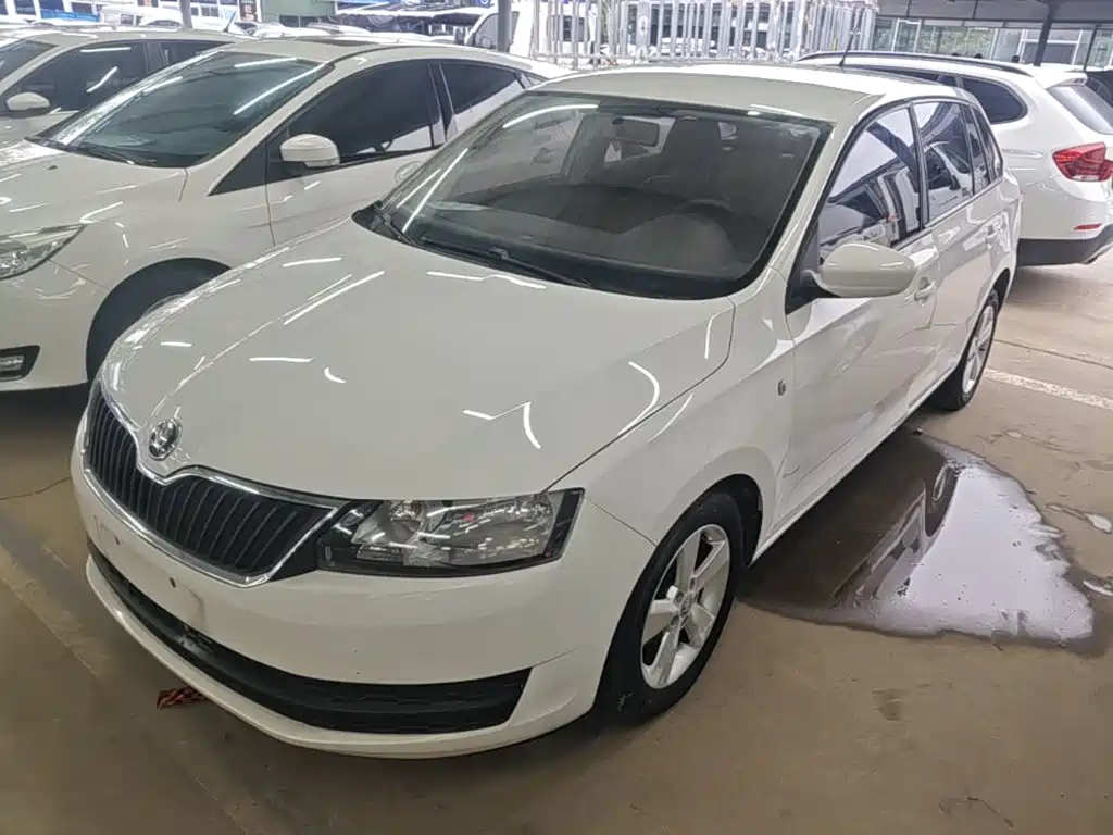 Skoda Rapid Spaceback — миниатюра 2