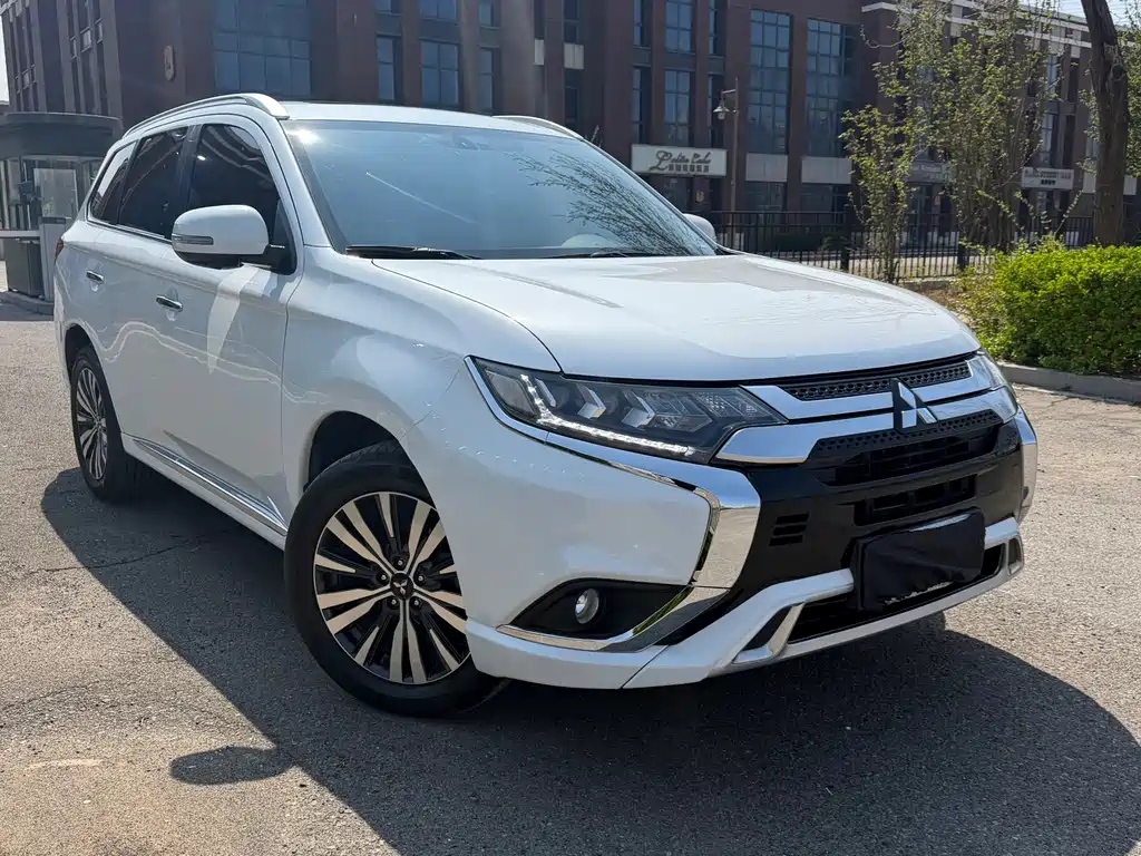 Mitsubishi Outlander 2021 2.4L 7 мест