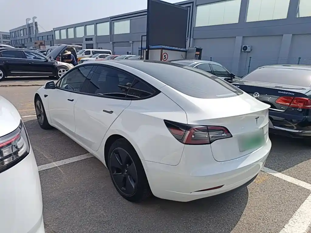 Tesla Model 3 — миниатюра 5