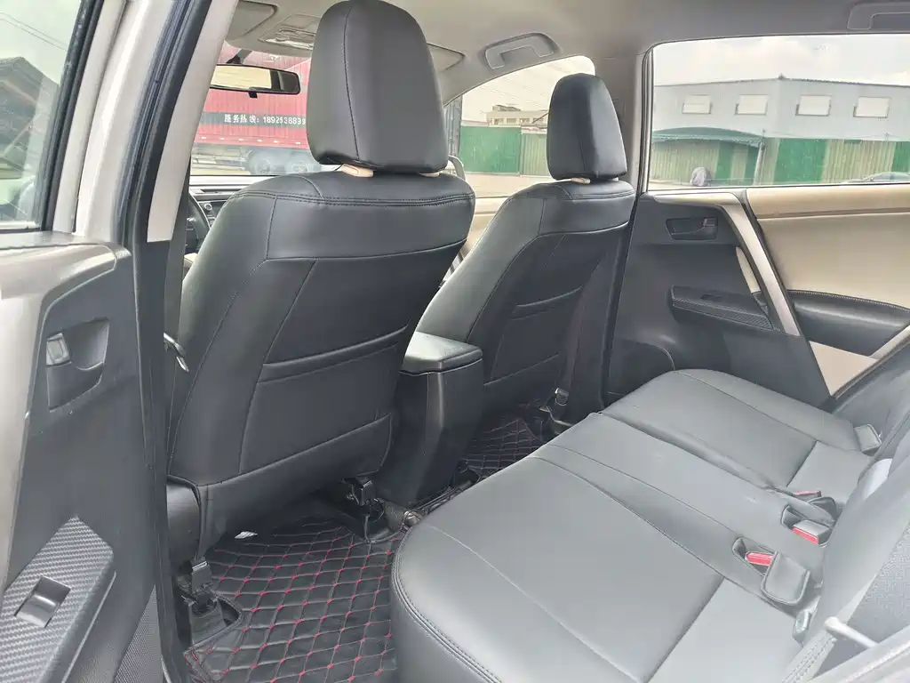 Toyota RAV4 — миниатюра 10