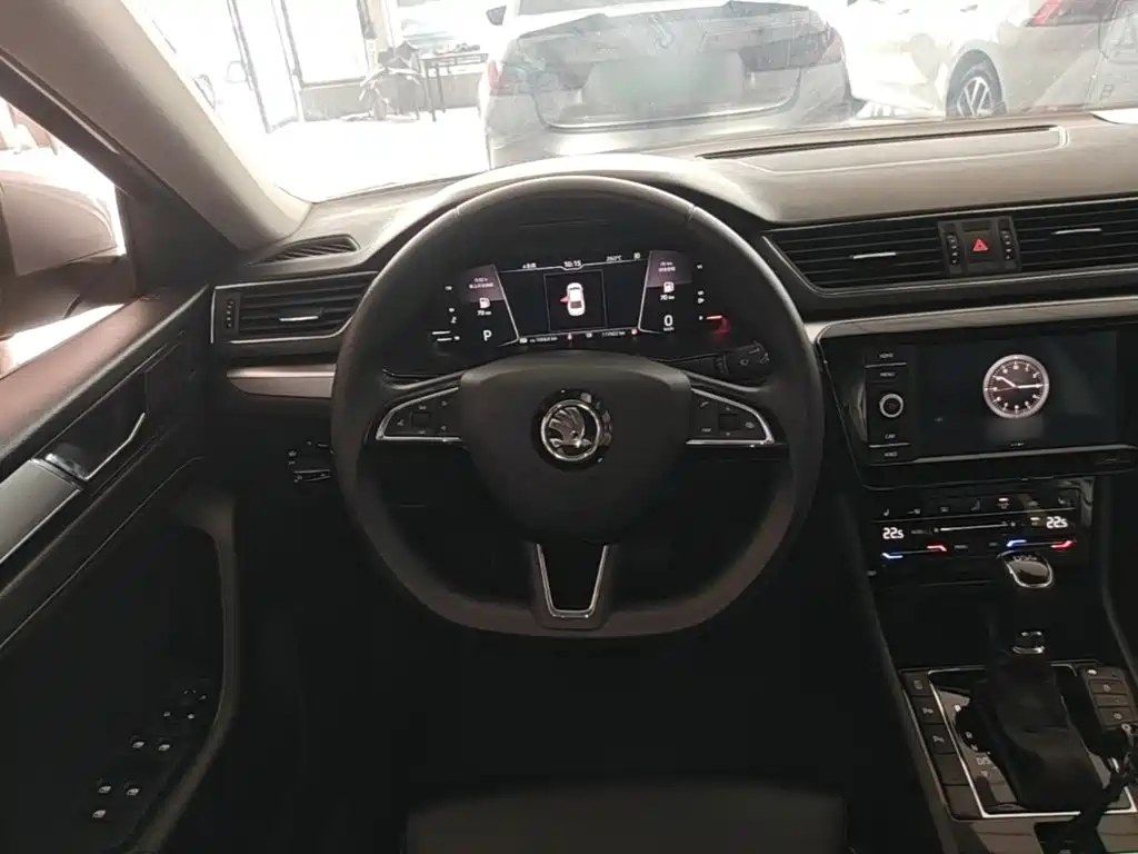 Skoda Superb — миниатюра 11