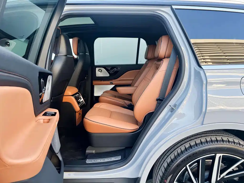 Lincoln Aviator 2024 3.0T V6 мест