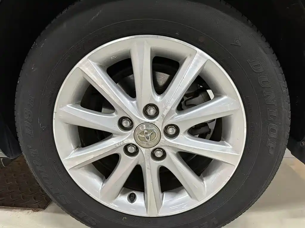 Toyota Camry — миниатюра 14