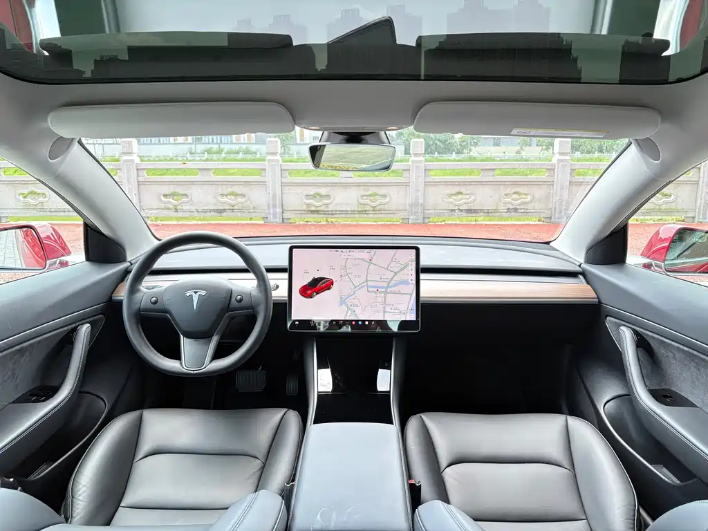Tesla Model 3 — миниатюра 5