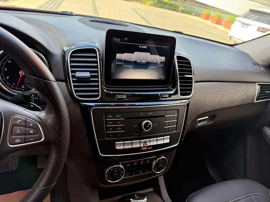 Mercedes-Benz GLE (Import) — миниатюра 24