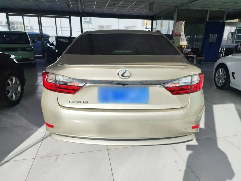 Lexus ES — миниатюра 4