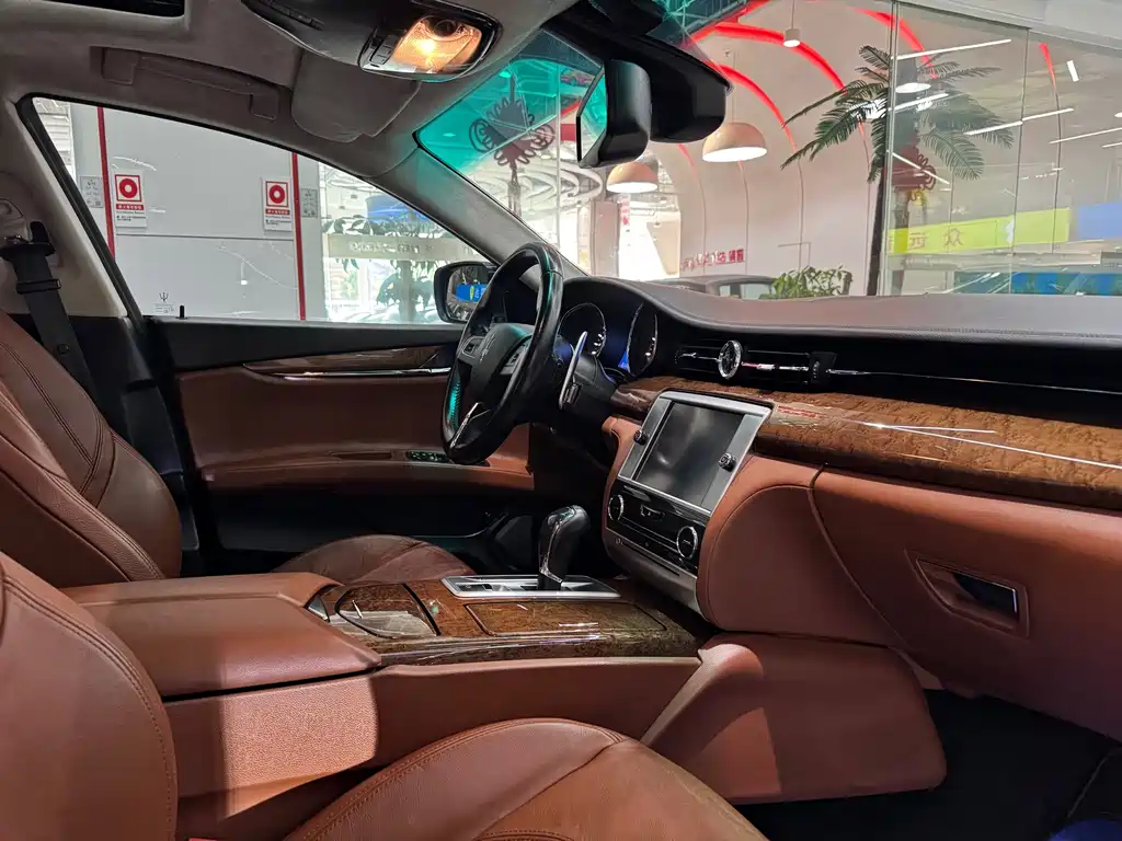 Maserati Quattroporte — миниатюра 9
