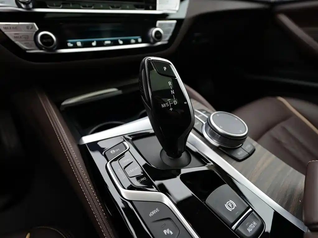 BMW 5 Series New Energy — миниатюра 16