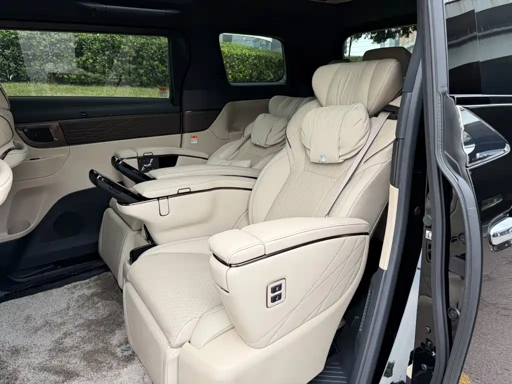 Toyota Alphard — миниатюра 12