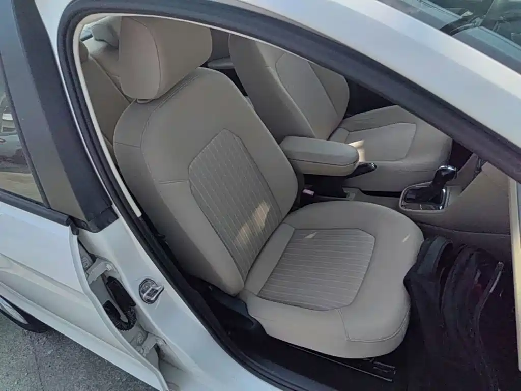 Volkswagen Jetta — миниатюра 25