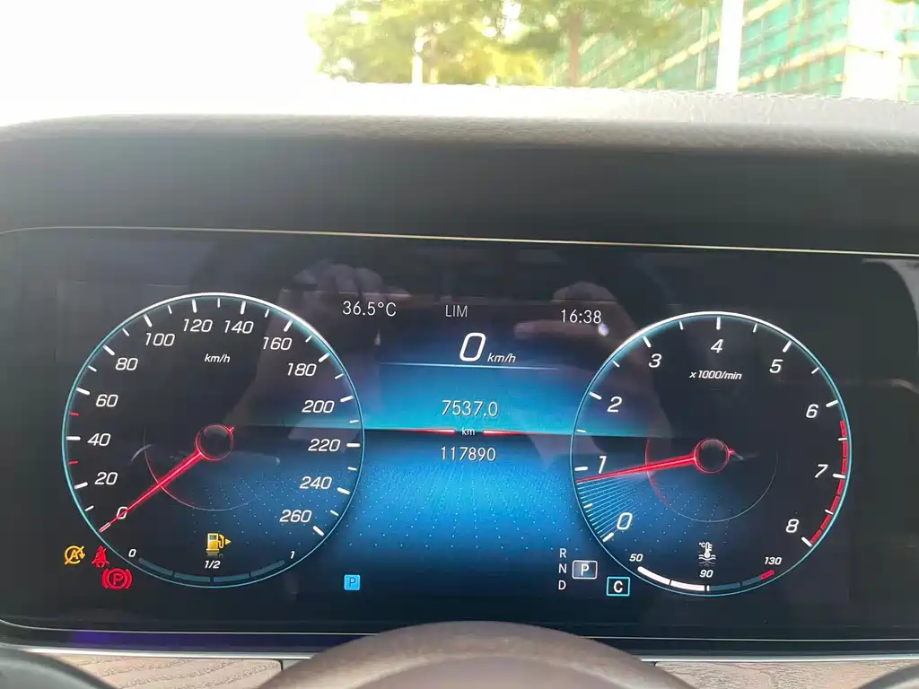 Mercedes-Benz E-Class — миниатюра 9