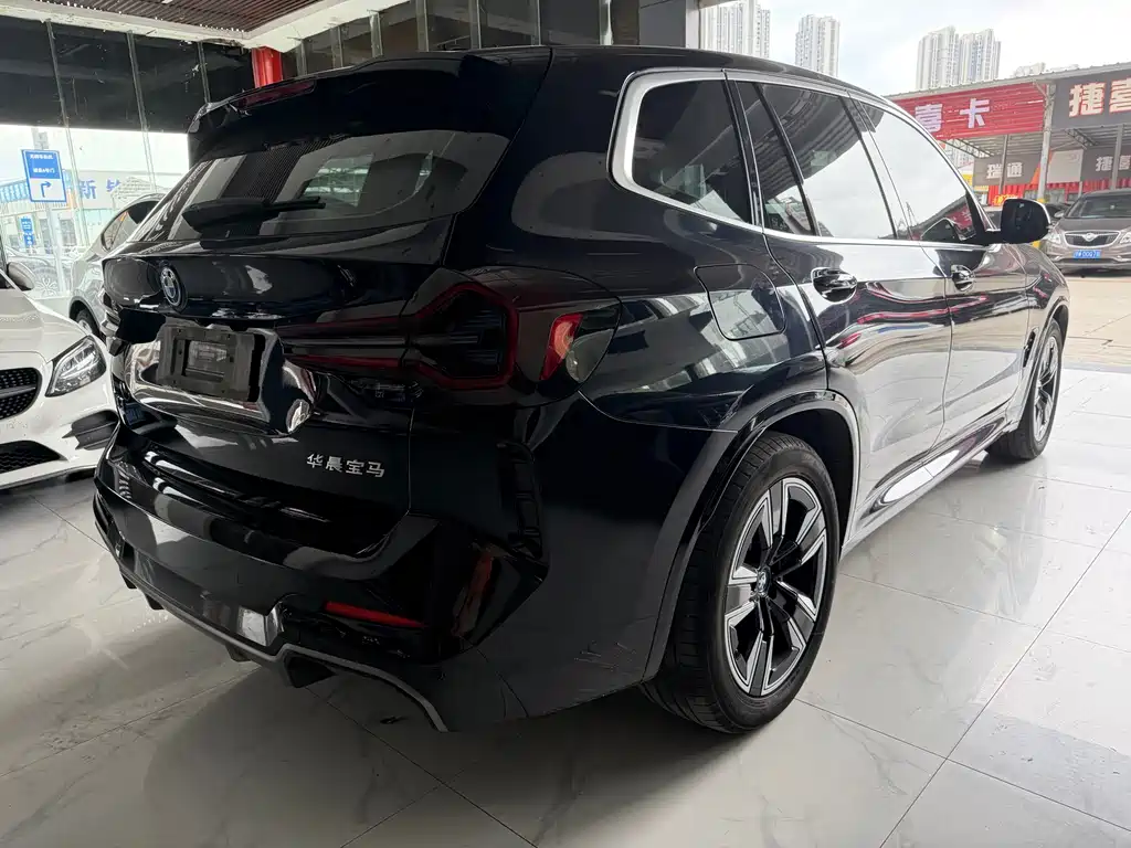 BMW iX3 — миниатюра 9